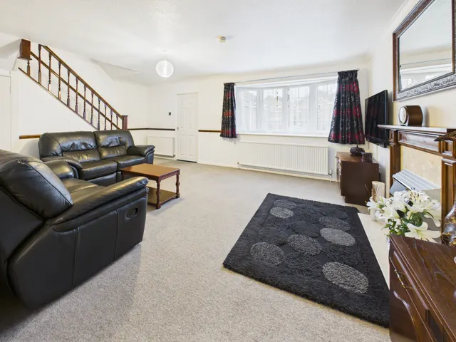 Ropley Close, Tadley, RG26, photo 1