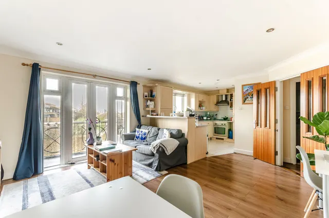 Photo 3 — 7 Vickery House, Rubens Place, London
