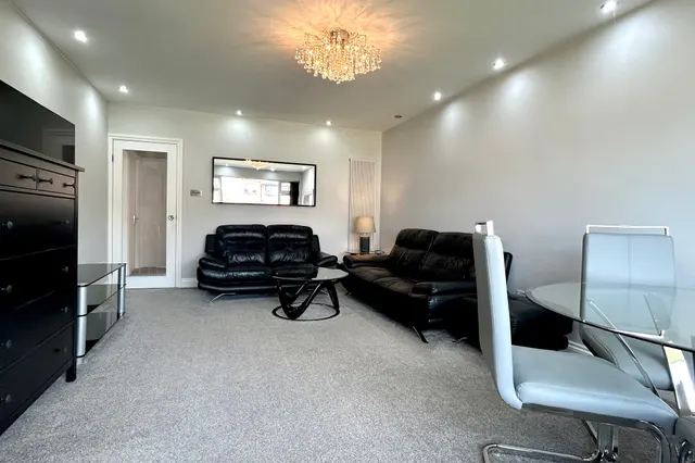 Birchdale Avenue, Cheadle, photo 3