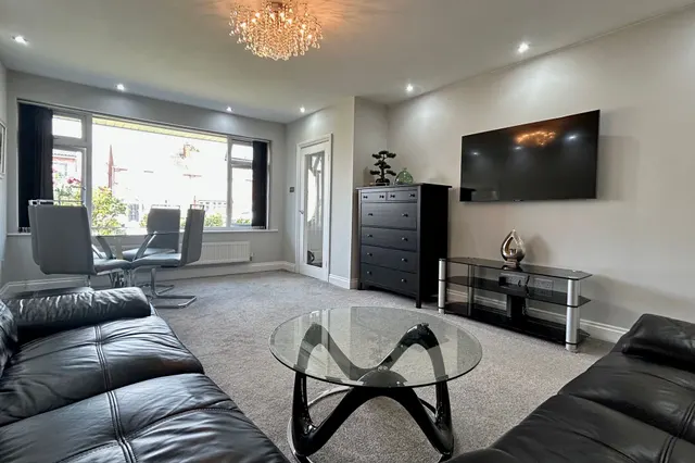 Birchdale Avenue, Cheadle, photo 2
