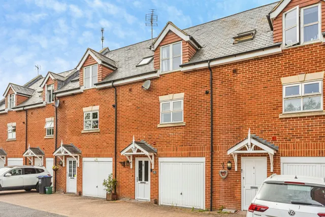 Priory Mews, HAYWARDS HEATH, photo 1