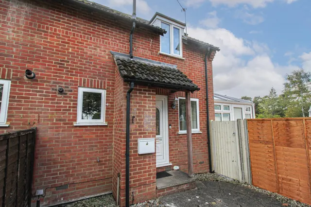 Earlsbourne, Church Crookham, GU52, photo 1