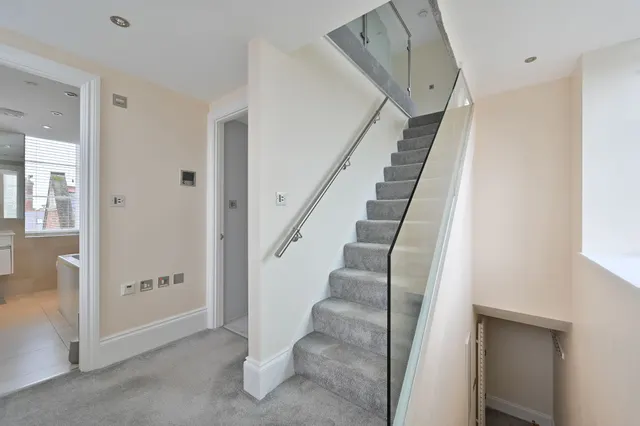 Photo 2 — Flat 25, Jfk House, Bushey