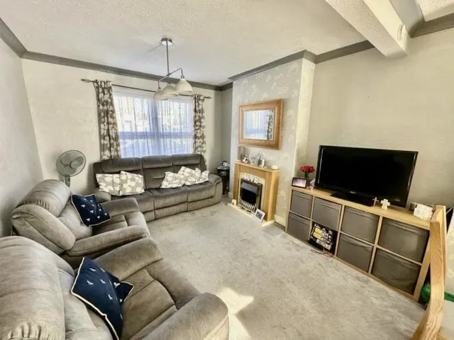 Heath Road, Romford, RM6, photo 2