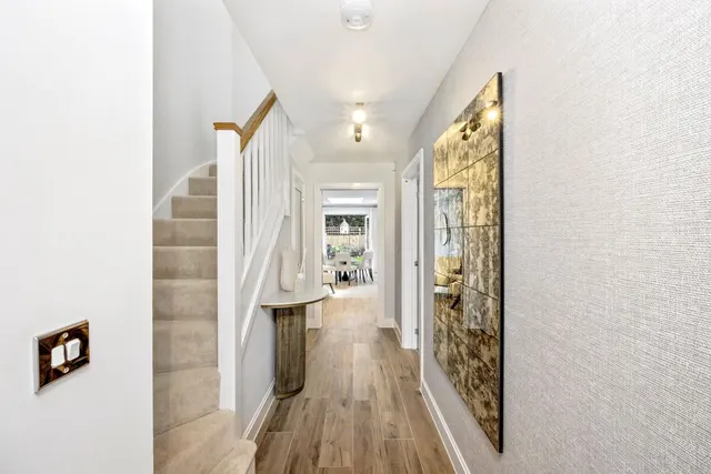 Brooklands Grove, Weybridge, KT13, photo 2
