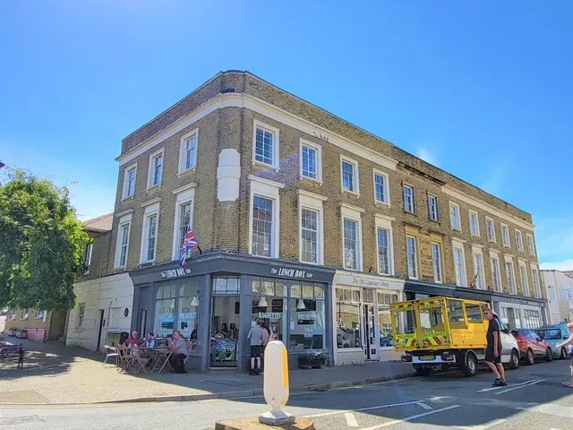 East Cowes, PO32, photo 1