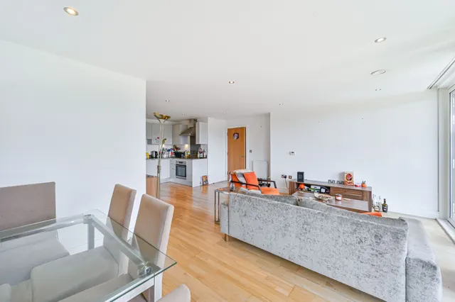Photo 3 — 207 The Crescent, 2 Seager Place, London