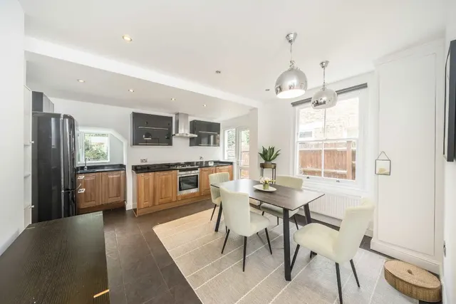 Glenfield Road, SW12, photo 2