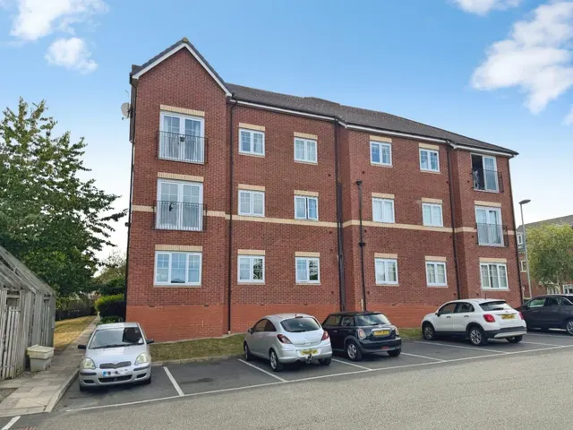 Robinson Road, Ellesmere Port, photo 1