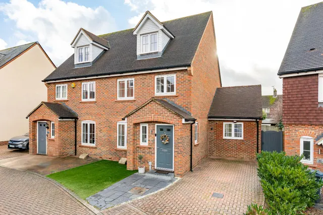 Farm Close, Ware, SG12 7SQ, photo 1