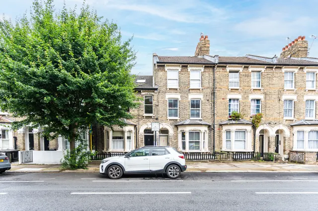 London, SW11, photo 1