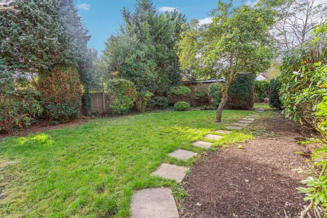 Photo 2 — Gaviots Way, Gerrards Cross, Buckinghamshire, SL9 7DX