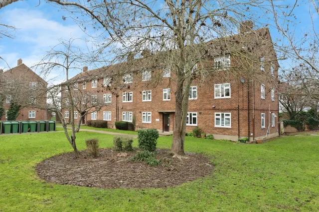 Claybury Broadway, Ilford, IG5, photo 1