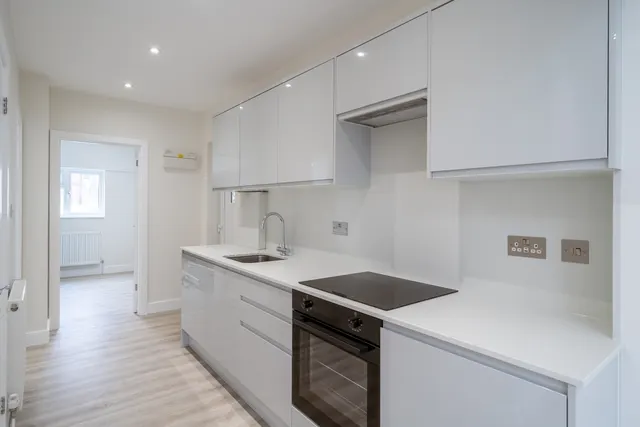 Chestnut Road, London, SW20, photo 2