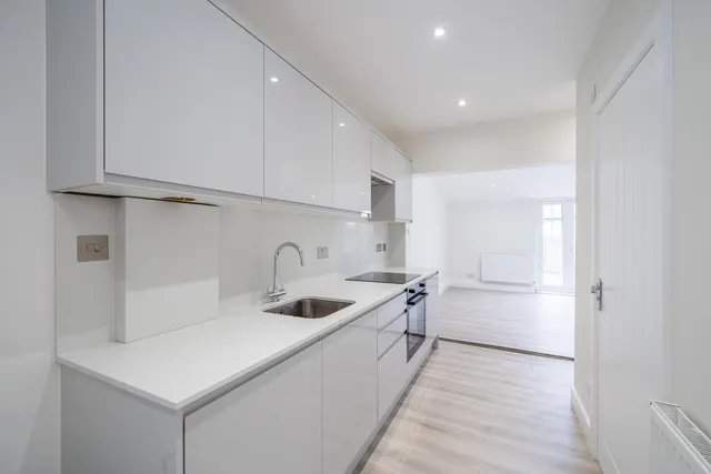 Chestnut Road, London, SW20, photo 3