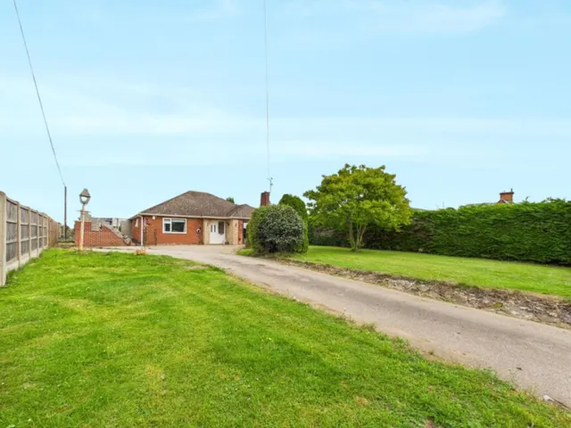 Spridlington Road, Faldingworth, LN8, photo 2