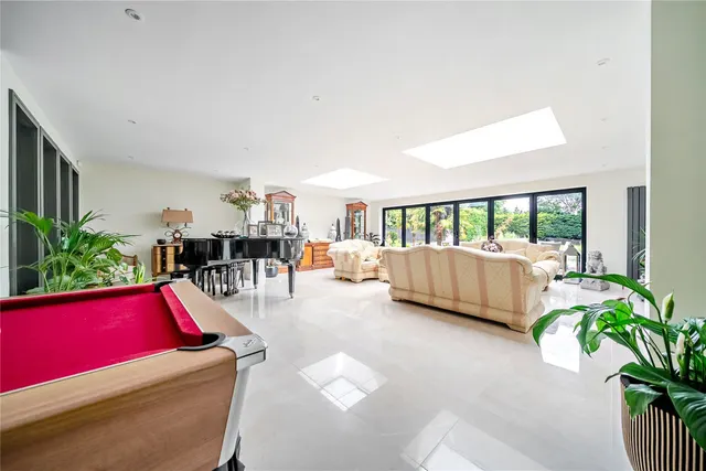 Photo 3 — Chislehurst Road, Bromley, BR1