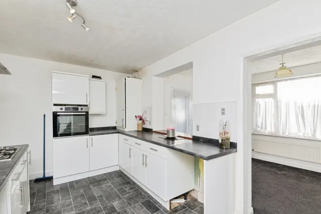 Photo 3 — Lake Avenue, Clacton-on-Sea, Essex, CO15