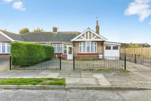 Lake Avenue, Clacton-on-Sea, Essex, CO15, photo 1