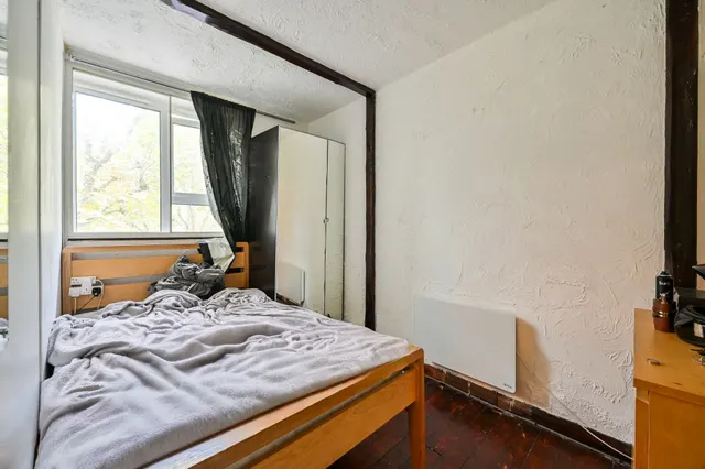 Photo 3 — 8 Mortain House, Roseberry Street, London
