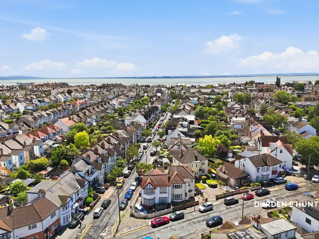 Torquay Drive, Leigh-On-Sea, SS9, photo 1
