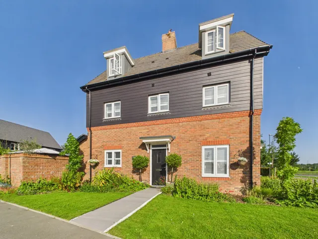 Oriel Road, Horsham, photo 1