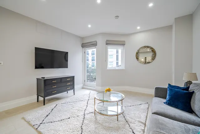 Photo 2 — Westbourne Grove, Notting Hill, W2