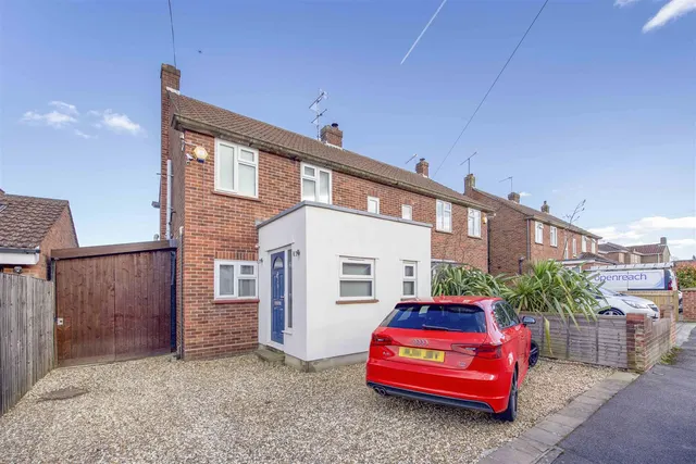 Peel Close, Windsor, Berkshire, SL4 3NP, photo 1