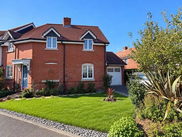 Rickard Gardens, Hellingly, BN27, photo 1