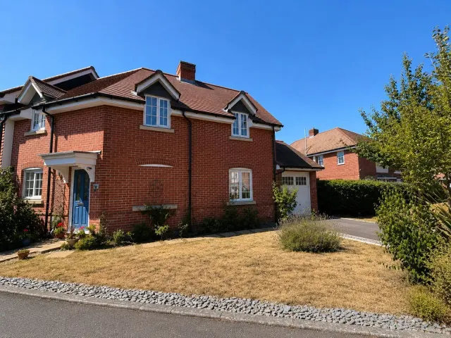 Rickard Gardens, Hellingly, Hailsham, East Sussex, BN27, photo 1