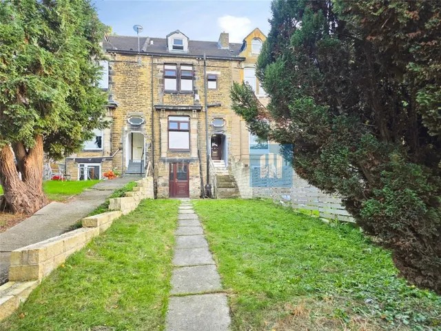 4 bedroom house, Woodville Road, Dewsbury, WF12