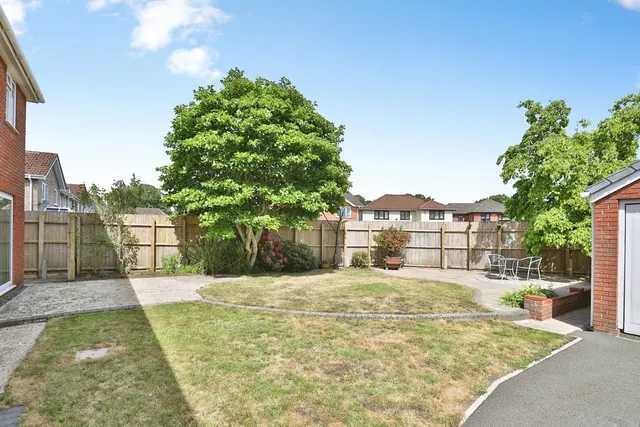 Fitzwilliam Close, Bearwood, BH11, photo 2