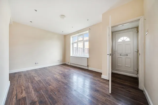 Photo 2 — Valeswood Road, BR1