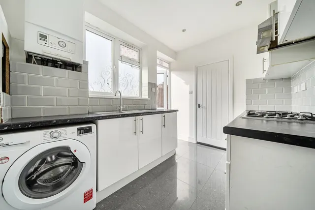 Photo 3 — Valeswood Road, BR1