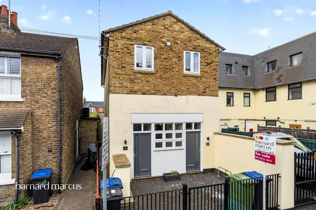 Dunbar Road, New Malden, photo 1