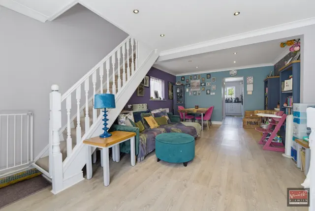 Warwick Avenue, Egham, TW20, photo 3