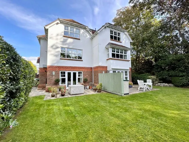 Skerryvore Court, Westbourne, BH4, photo 1