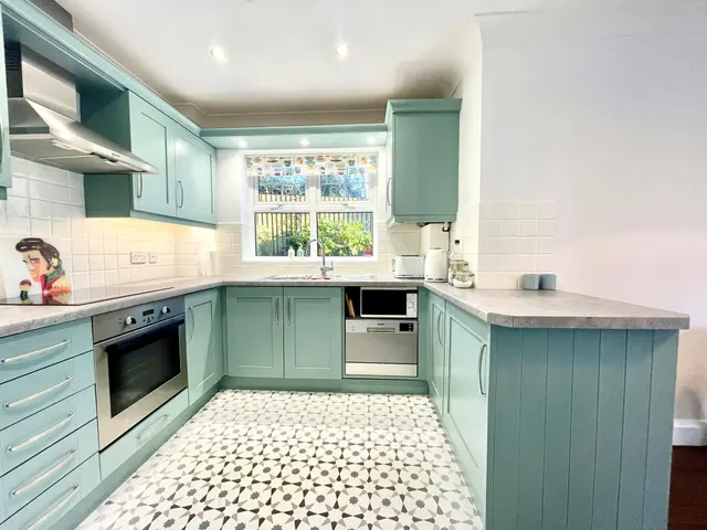 Skerryvore Court, Westbourne, BH4, photo 3