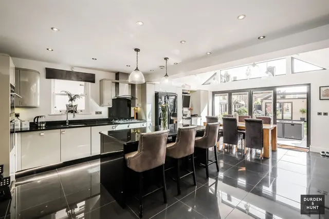 Chelmsford Road, South Woodford, E18, photo 2