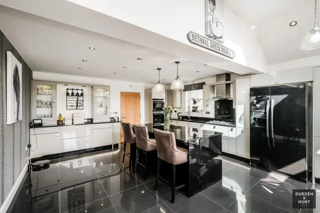 Chelmsford Road, South Woodford, E18, photo 3