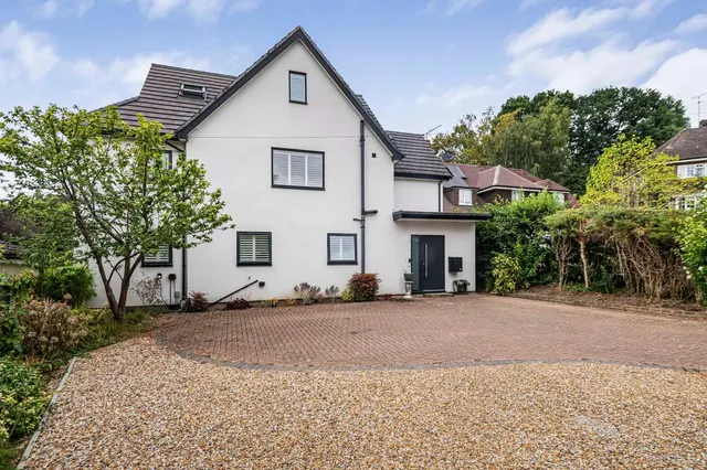 Lucastes Lane, Haywards Heath, RH16, photo 2