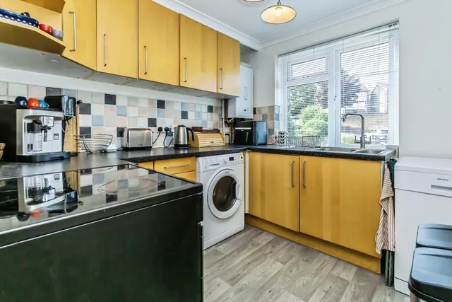 Photo 3 — Crescent Road, Caterham, Surrey, CR3