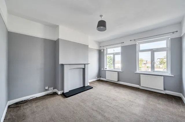 Photo 2 — Stonecot Hill, Sutton SM3 9HJ