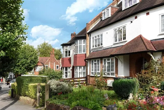 Pollards Hill North, London, SW16, photo 1