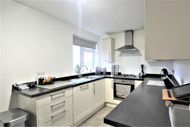 Shepperton Road, Staines-upon-Thames, photo 3