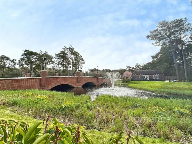 Hayne Avenue, Fleet, GU51, photo 2