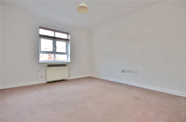Kingston Road, Staines-upon-Thames, TW18, photo 2