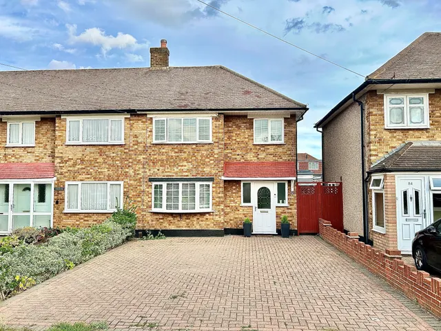 Nelson Road, Rainham RM13 — photo 1