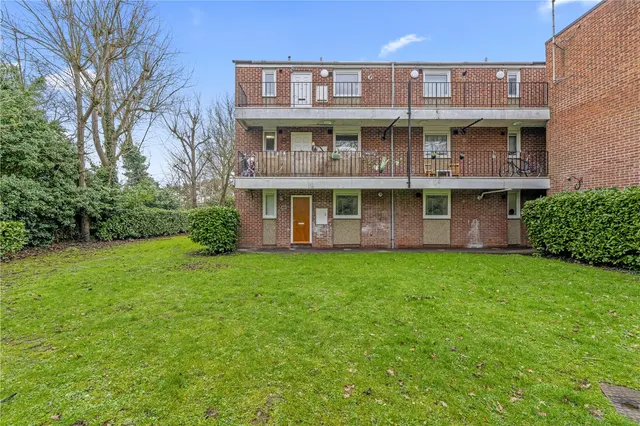 Deacons Walk, Hampton, TW12 1AA, photo 1