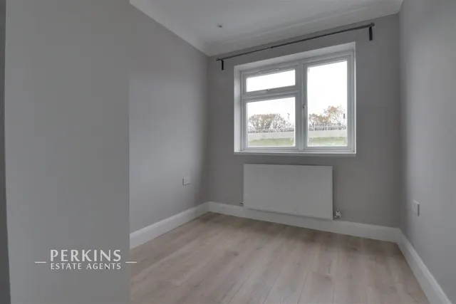 Tavistock Avenue, Perivale, UB6, photo 1
